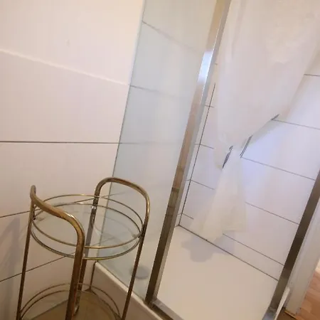 Appartement Moderne Und 4 In Oberhausen, Ideal Fuer Geschaeftsreisende Und Monteure *